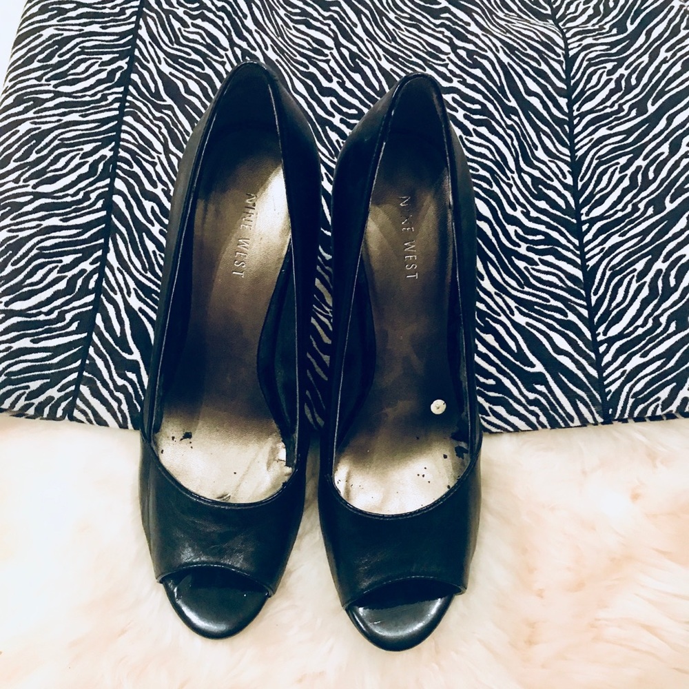 The perfect black little peep toe
